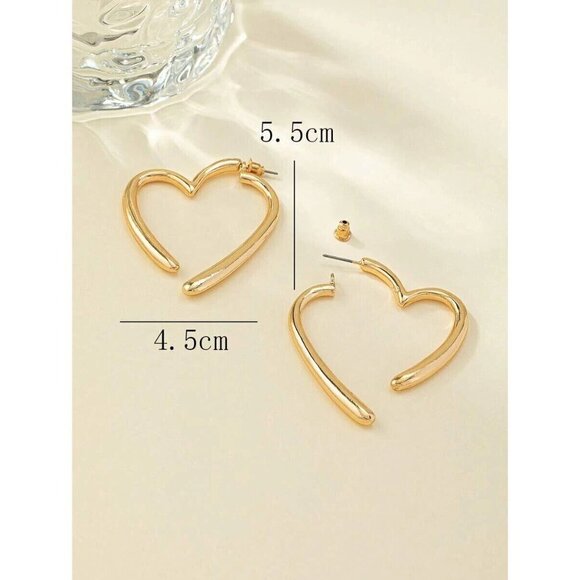✨ Gorgeous Gold Heart Hoop Earrings ✨ Comes with amazing gift box 🎁 - Picture 4 of 6